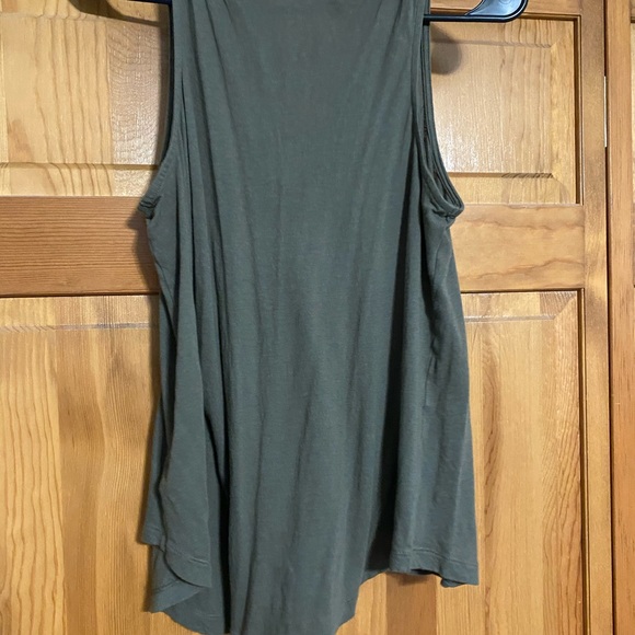 Green Tank top - Picture 4 of 4